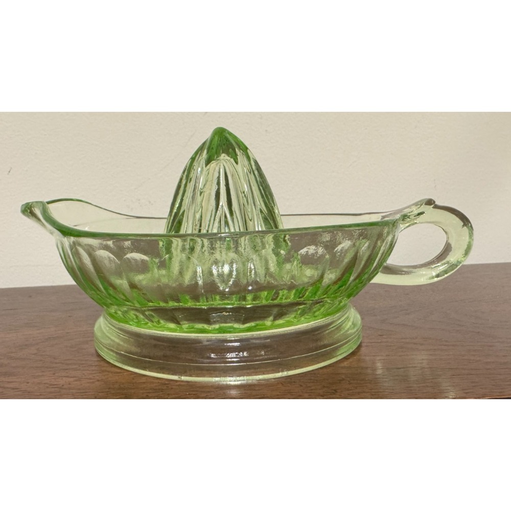 Vtg Federal Glass Uranium Depression Juicer Loop Handle Curved Thumb Rest 1930s